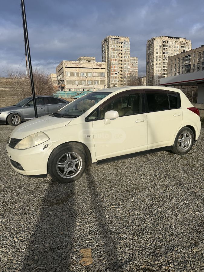 Nissan Tiida 2004 — photo 2