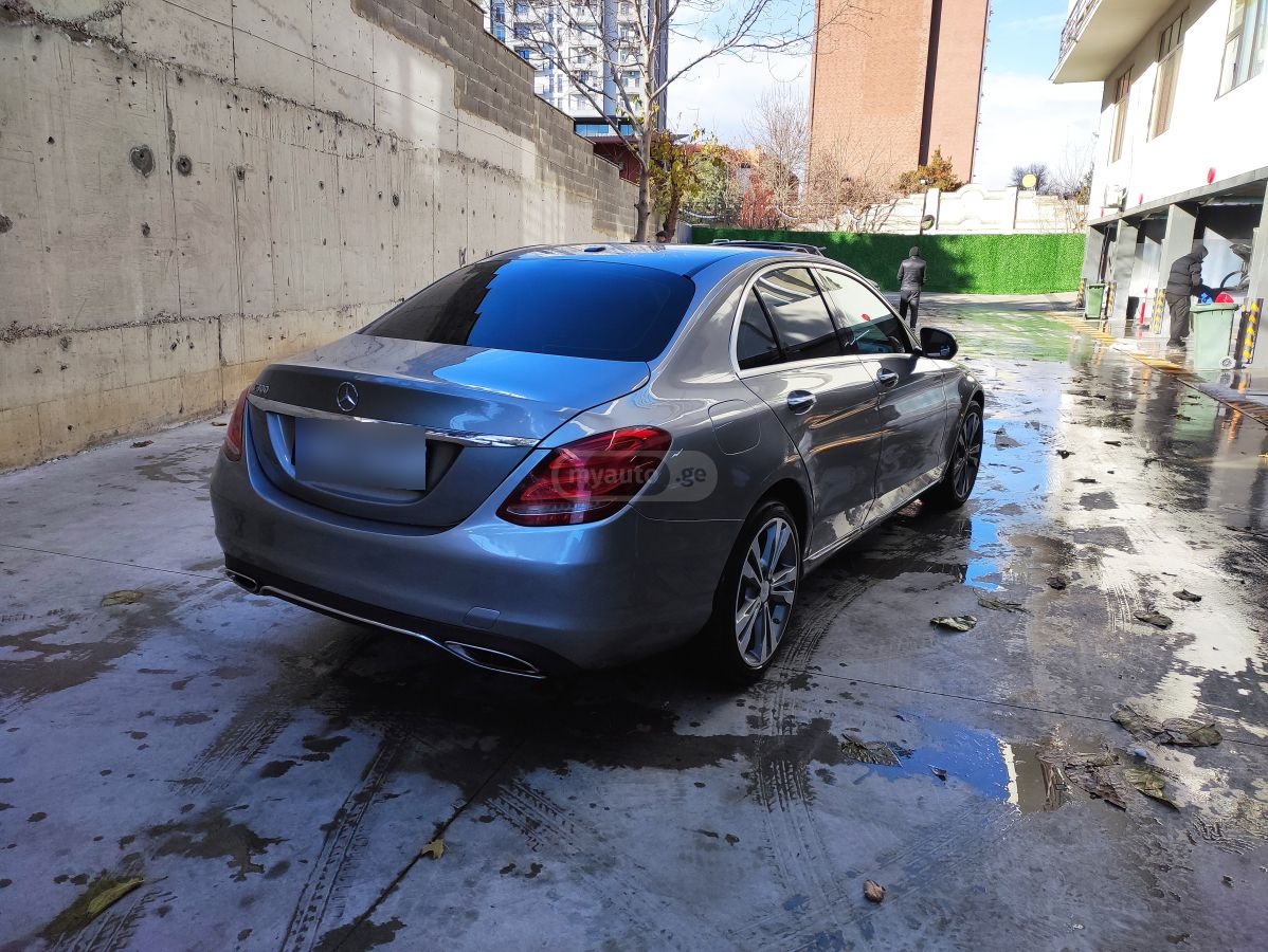 Mercedes-Benz C 300 2015 — photo 2
