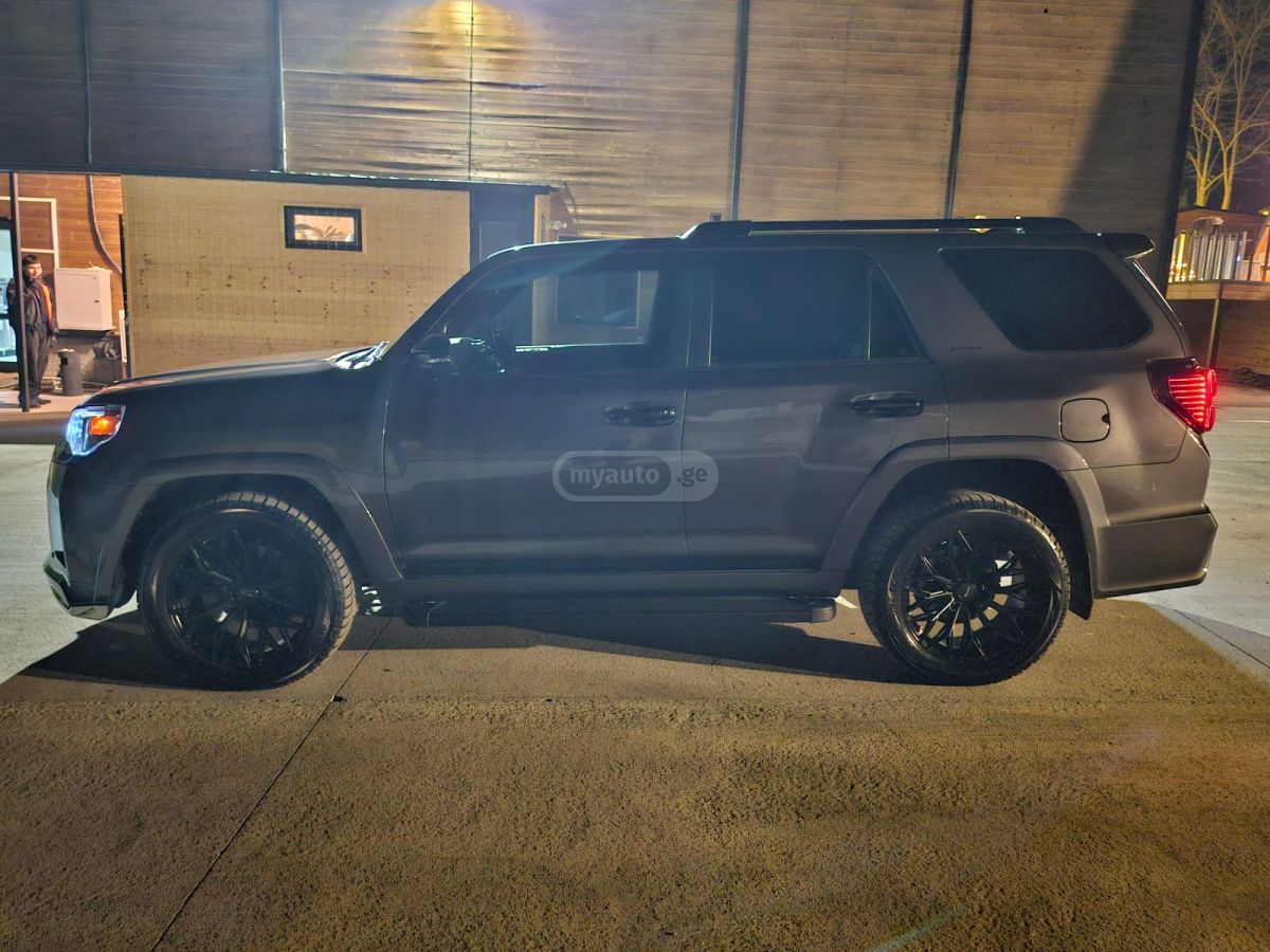 Toyota 4Runner 2020 — photo 2