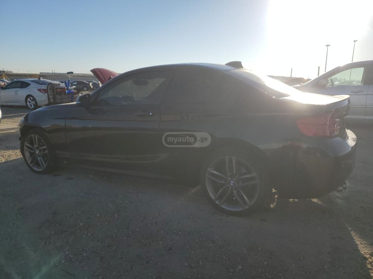 BMW 230i 2018 — photo 2