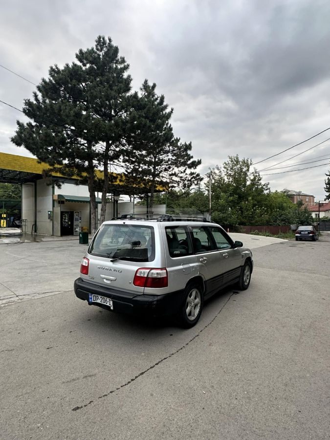Subaru Forester 2001 — photo 2