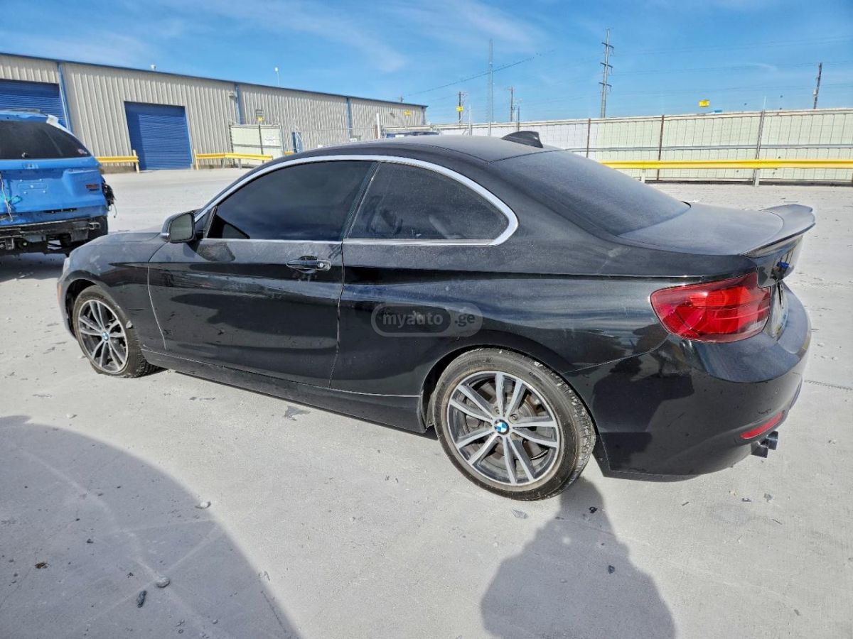 BMW 230i 2021 — photo 2
