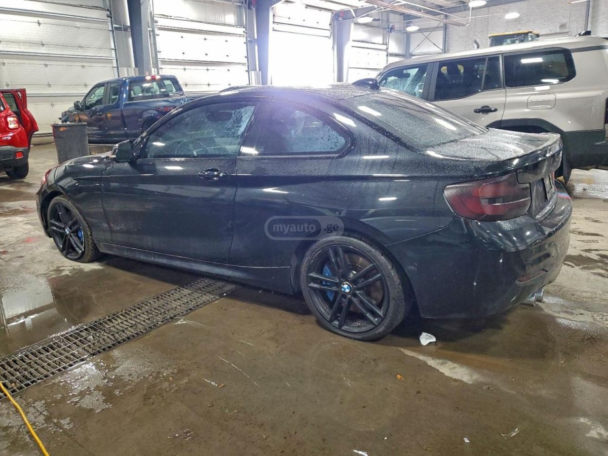 BMW 230i 2021 — photo 2