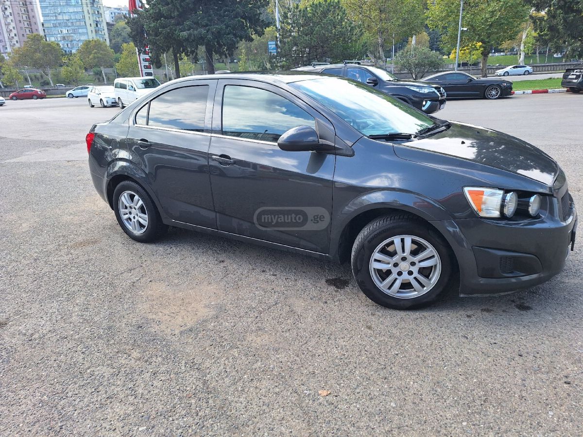 Chevrolet Sonic 2014 — photo 2