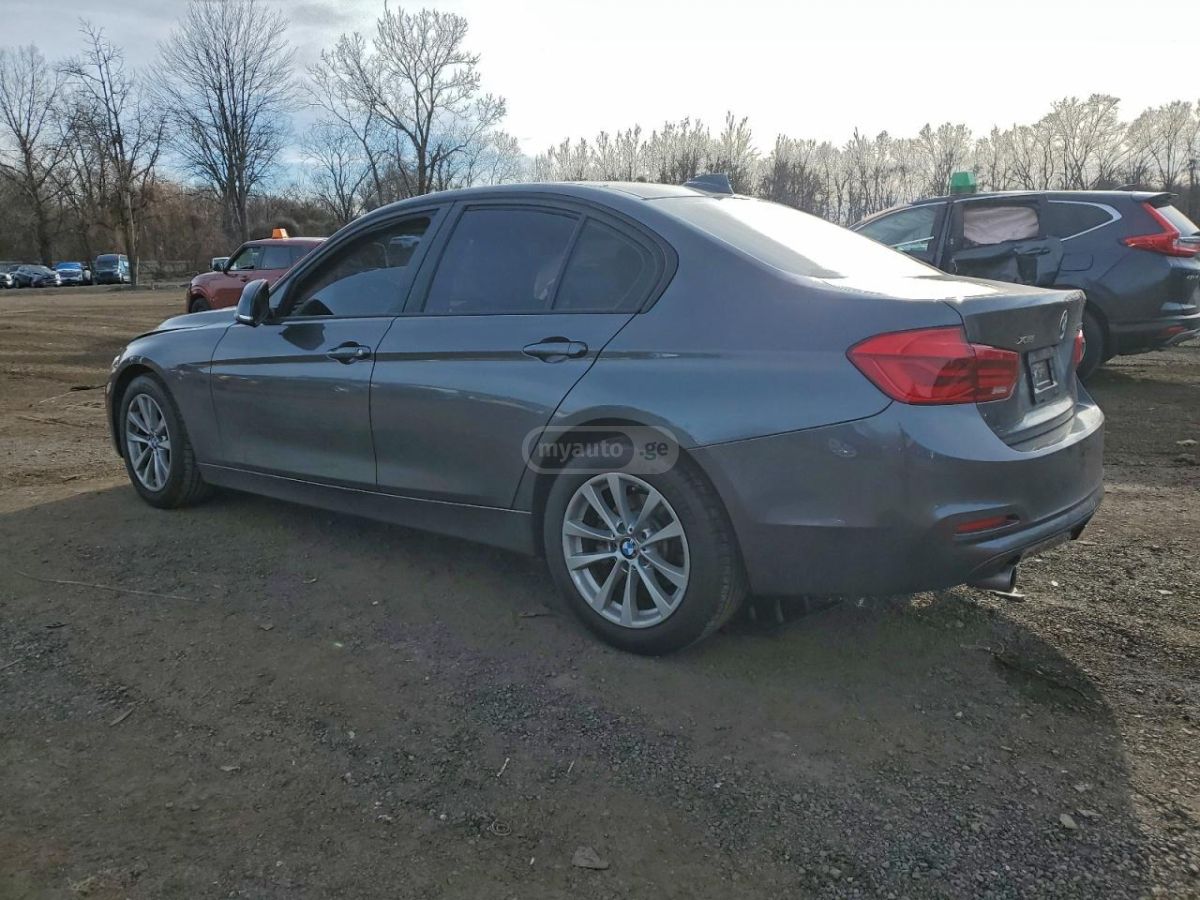 BMW 320 2018 — photo 2