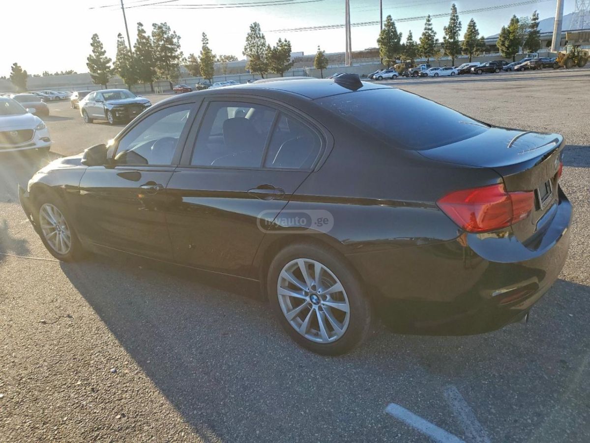 BMW 320 2018 — photo 2