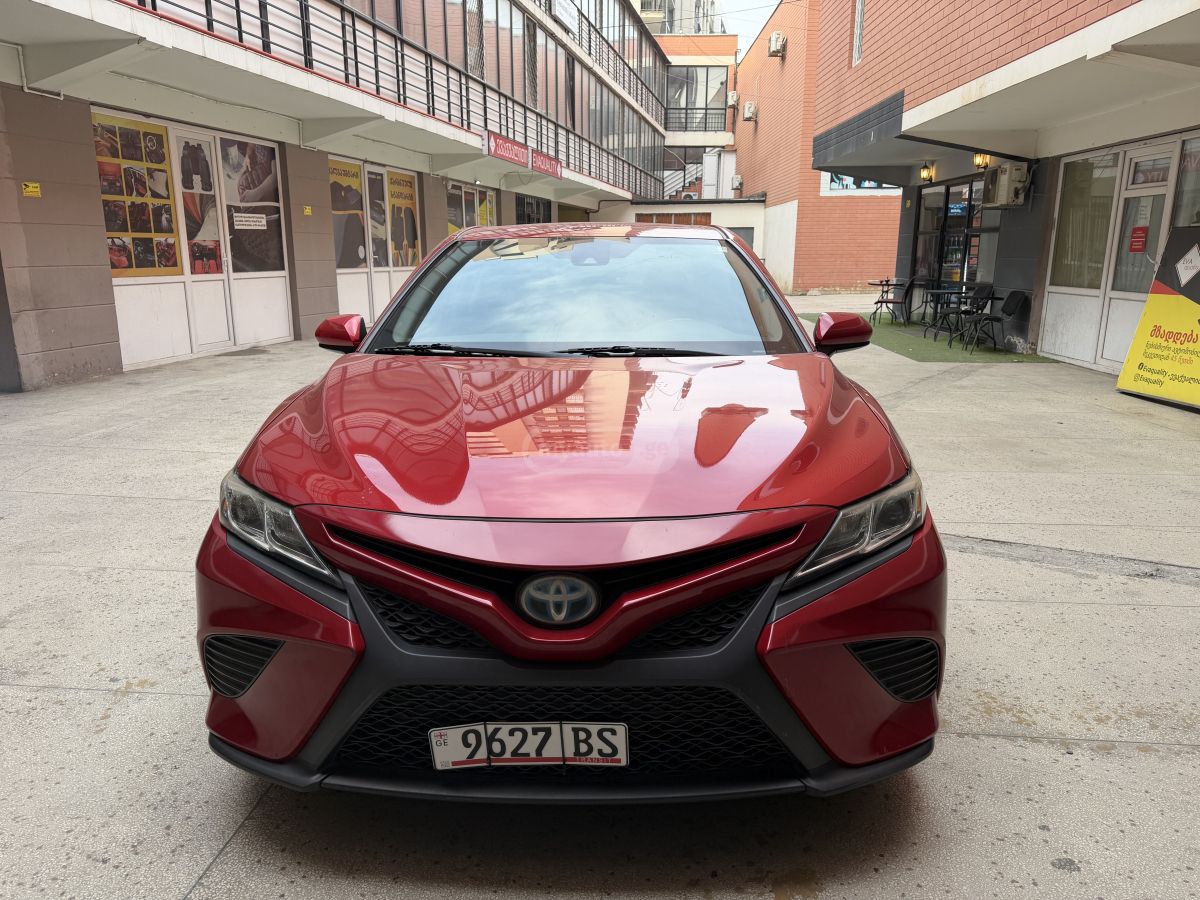 Toyota Camry 2019 — photo 2