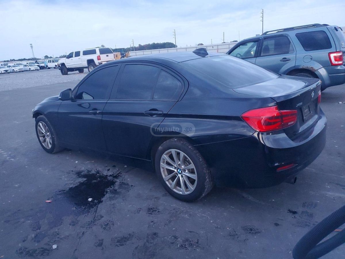 BMW 320 2017 — photo 2