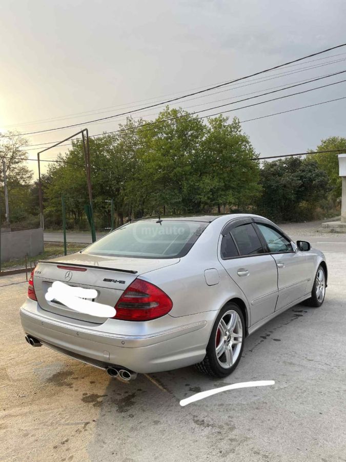 Mercedes-Benz E 320