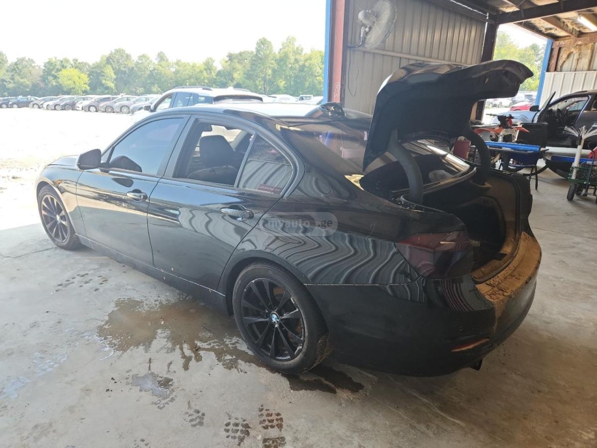 BMW 320 2018 — photo 2