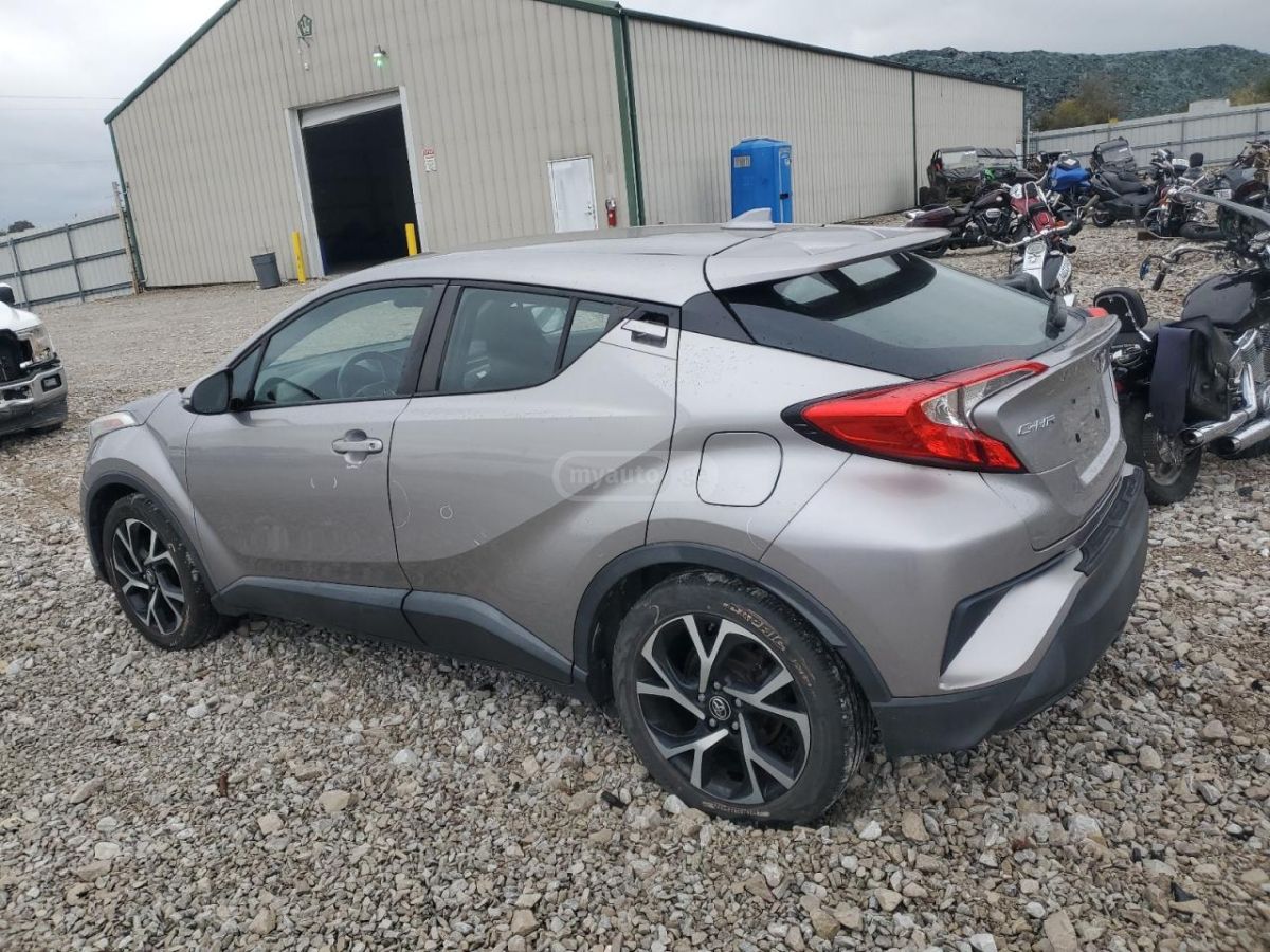 Toyota C-HR 2018 — photo 2