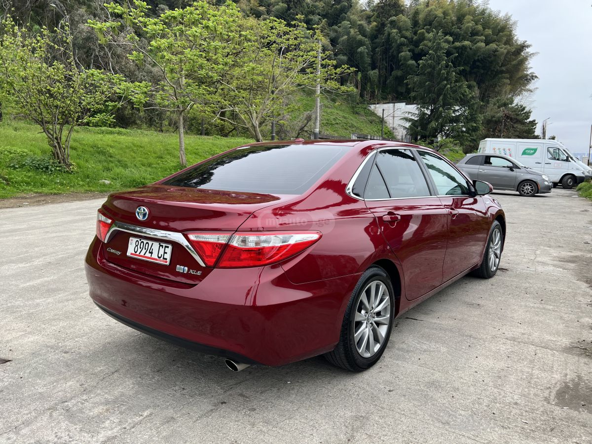 Toyota Camry 2016 — photo 2