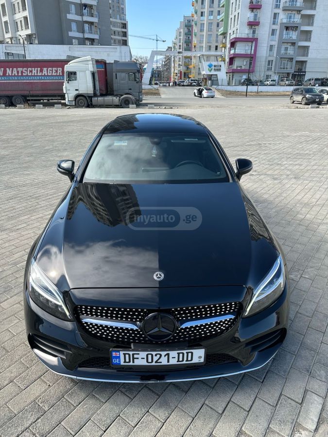 Mercedes-Benz C 300 2018 — photo 2
