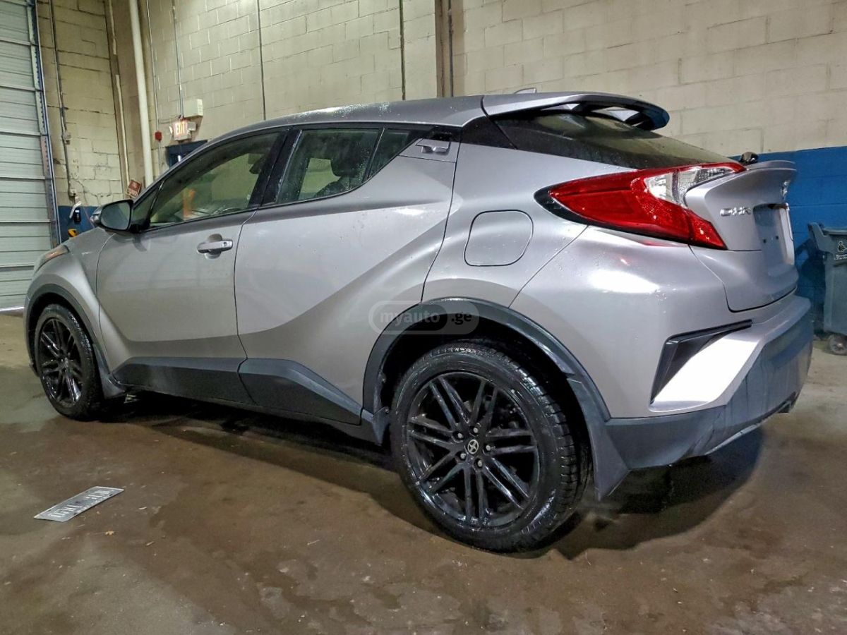 Toyota C-HR 2020 — photo 2