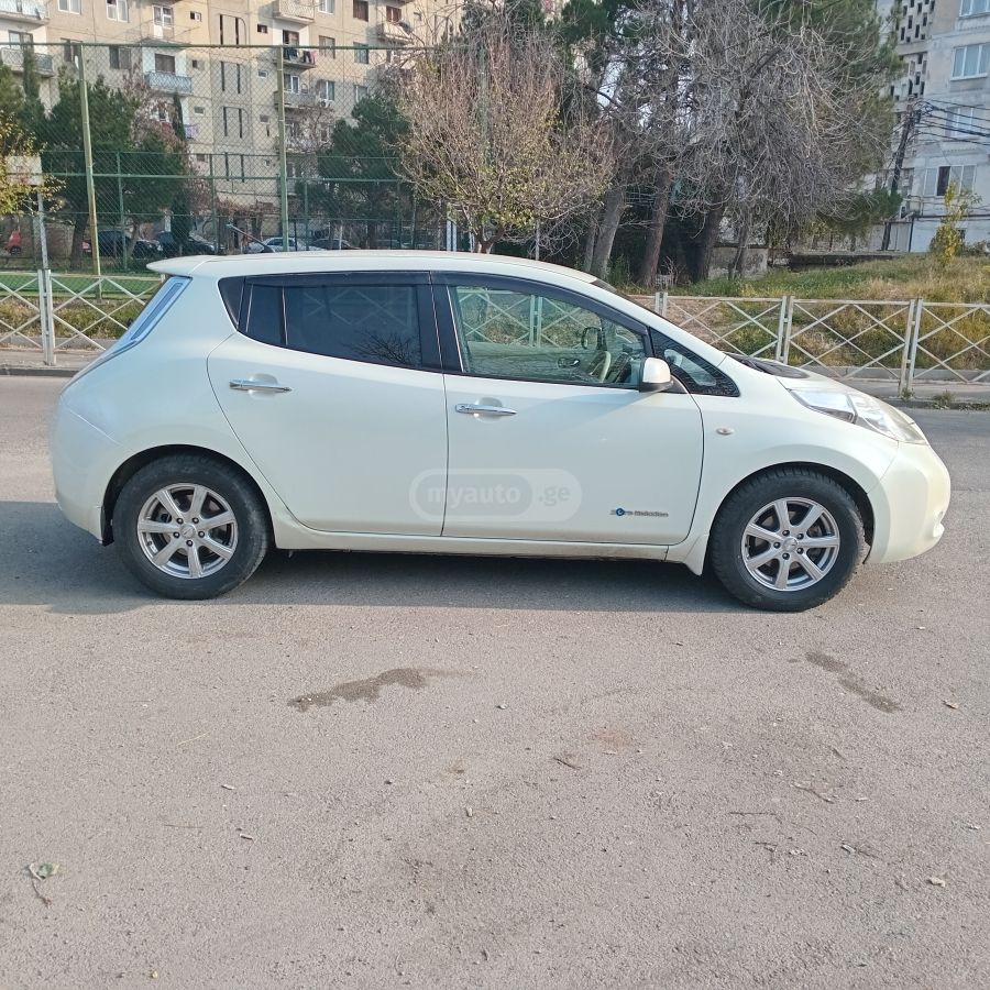 Nissan Leaf 2012 — photo 2