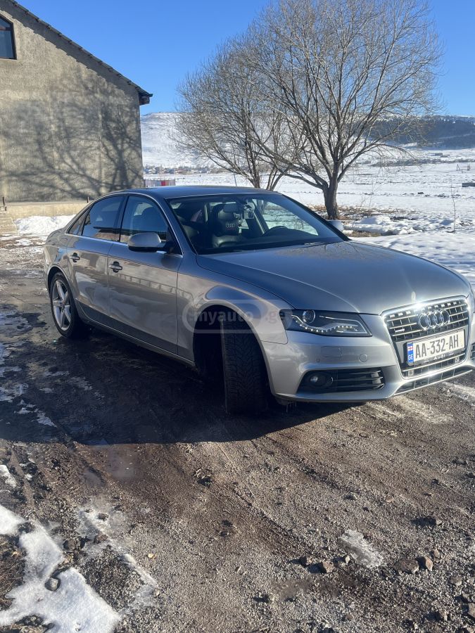 Audi A4 2011 — photo 2