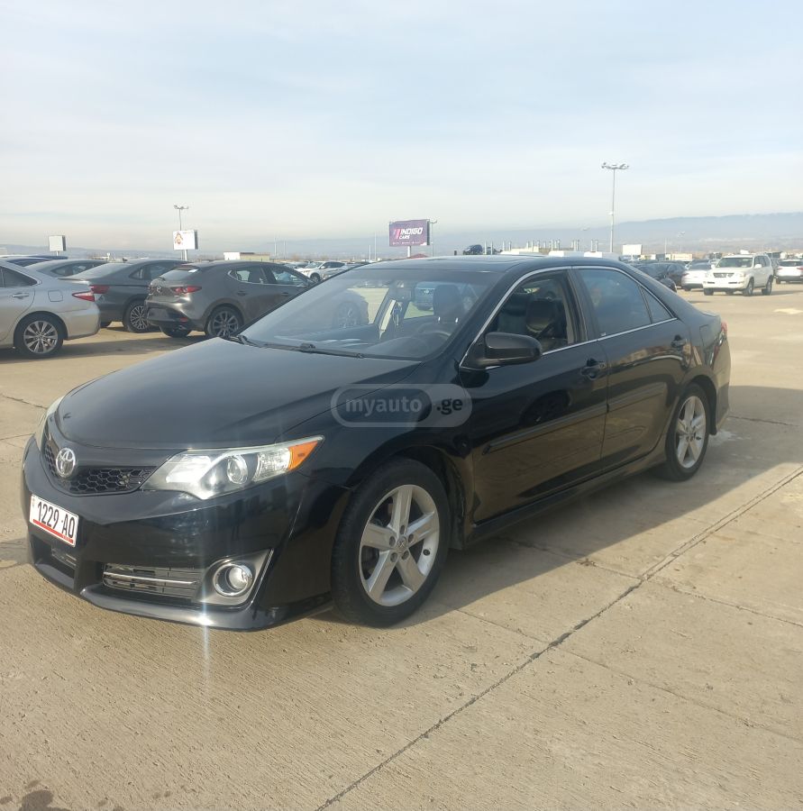 Toyota Camry 2014 — photo 2