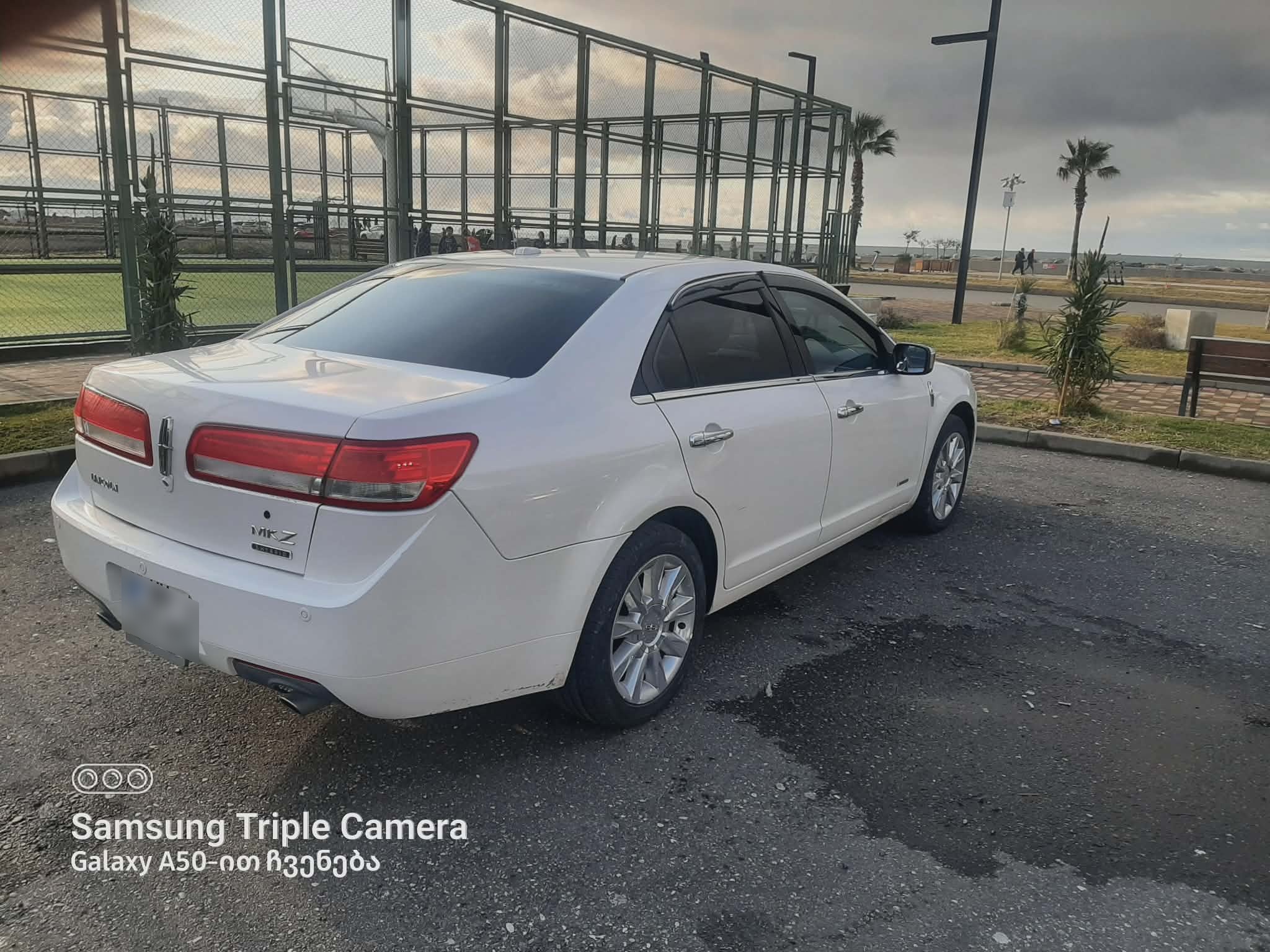 Lincoln MKZ 2012 — photo 2