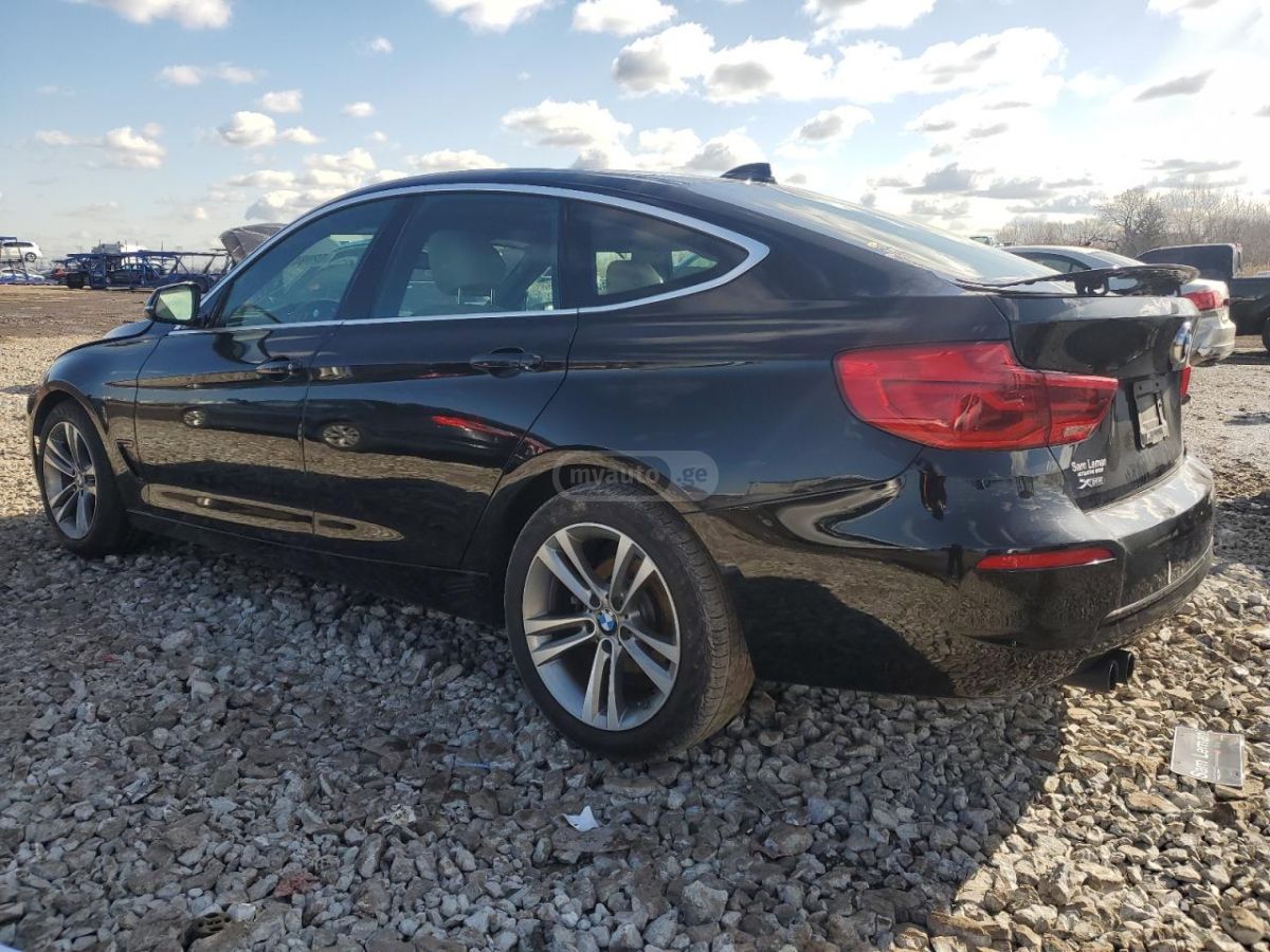 BMW 330 2017 — photo 2