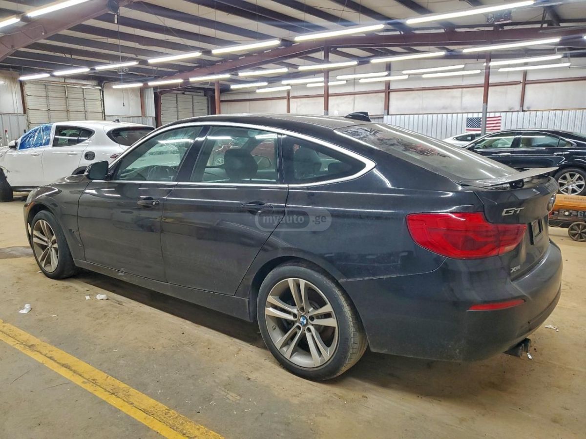 BMW 330 2018 — photo 2