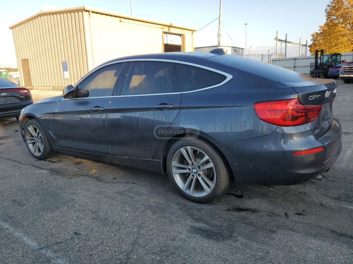 BMW 330 2018 — photo 2