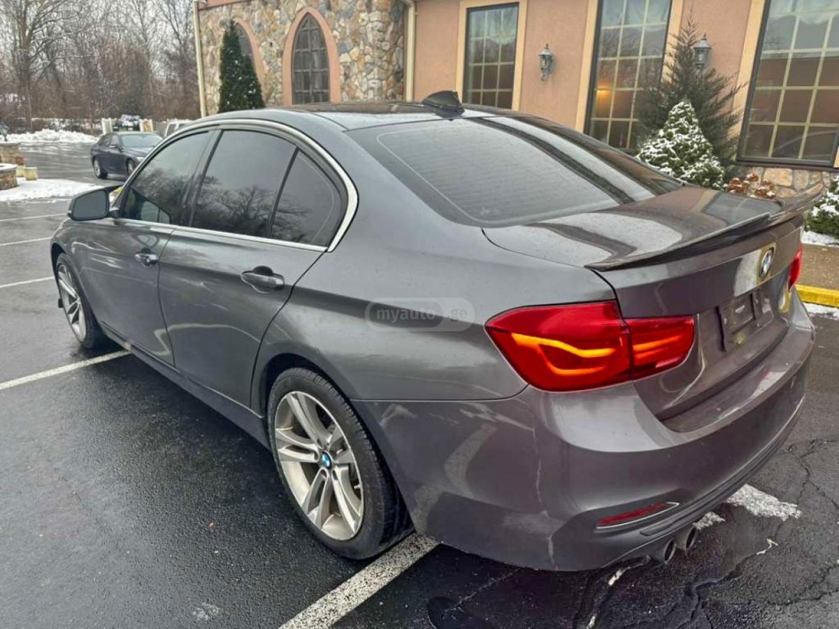 BMW 330 2018 — photo 2