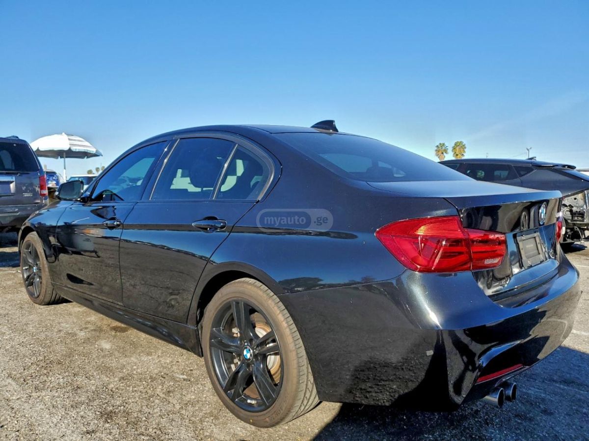 BMW 330 2017 — photo 2