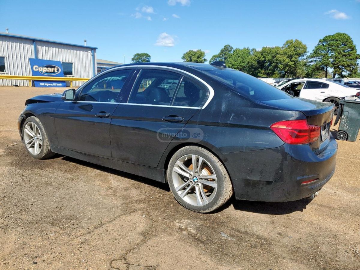 BMW 330 2018 — photo 2