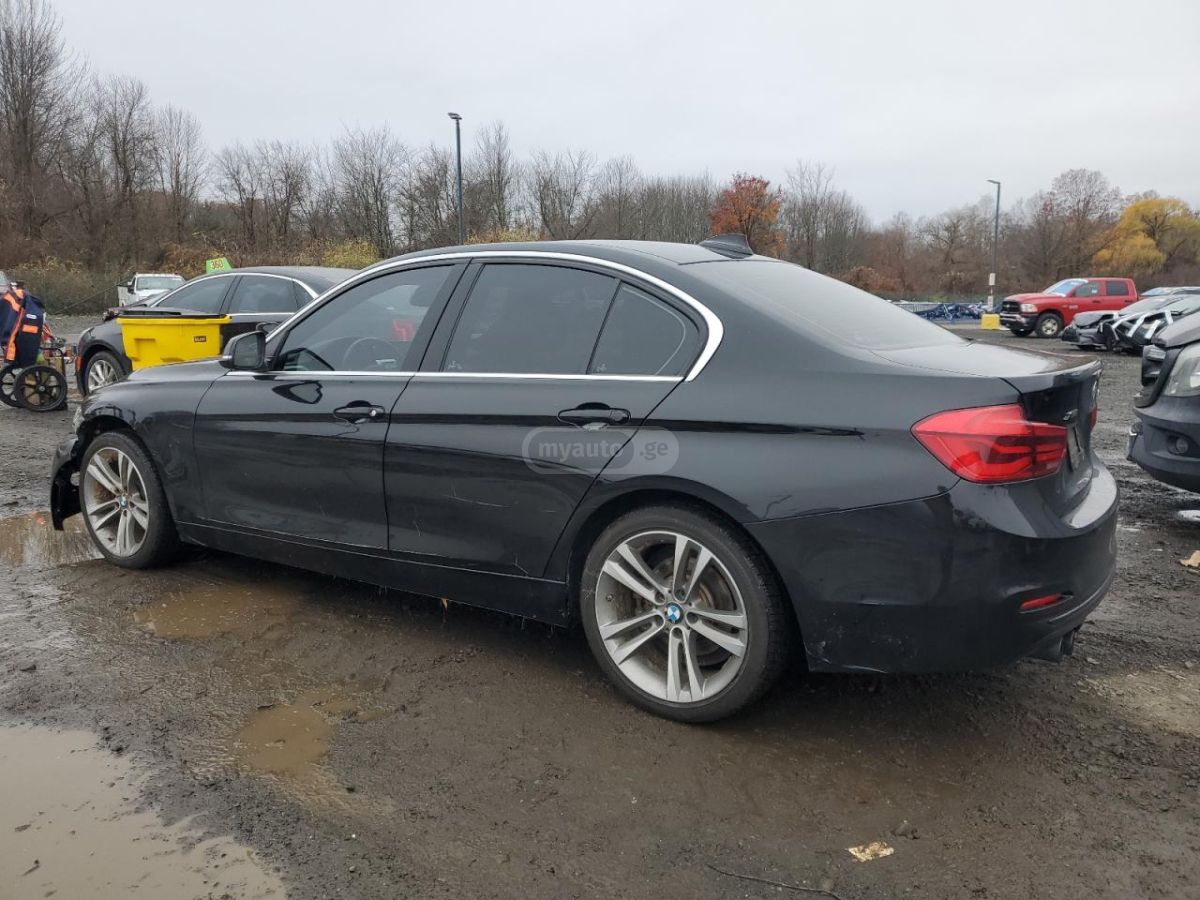 BMW 330 2018 — photo 2