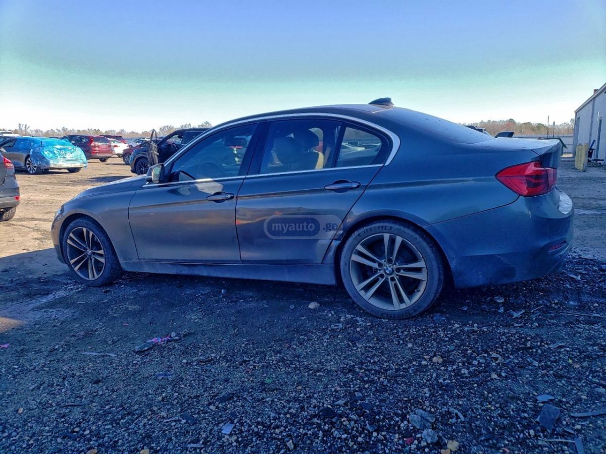 BMW 330 2017 — photo 2
