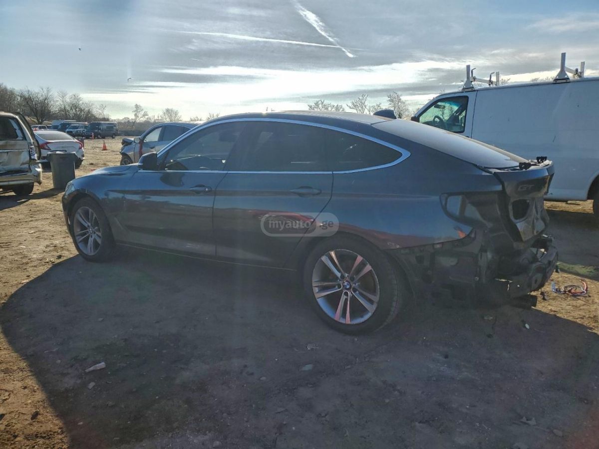 BMW 330 2018 — photo 2