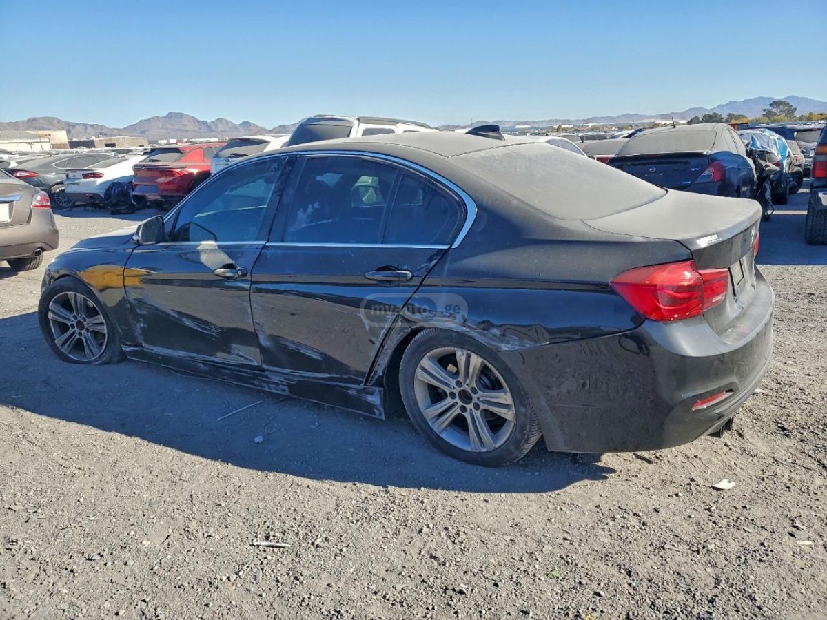 BMW 330 2018 — photo 2