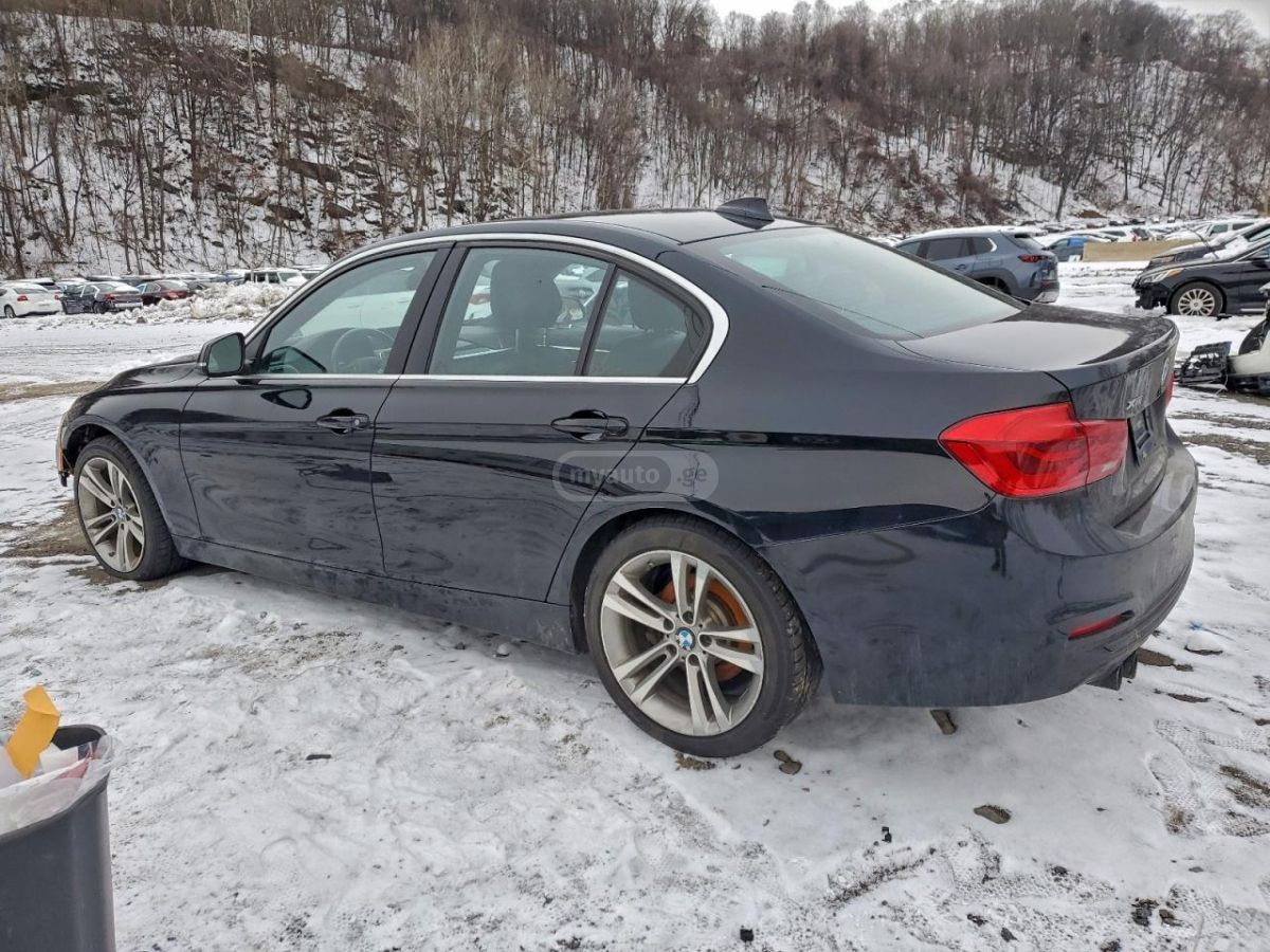 BMW 330 2018 — photo 2