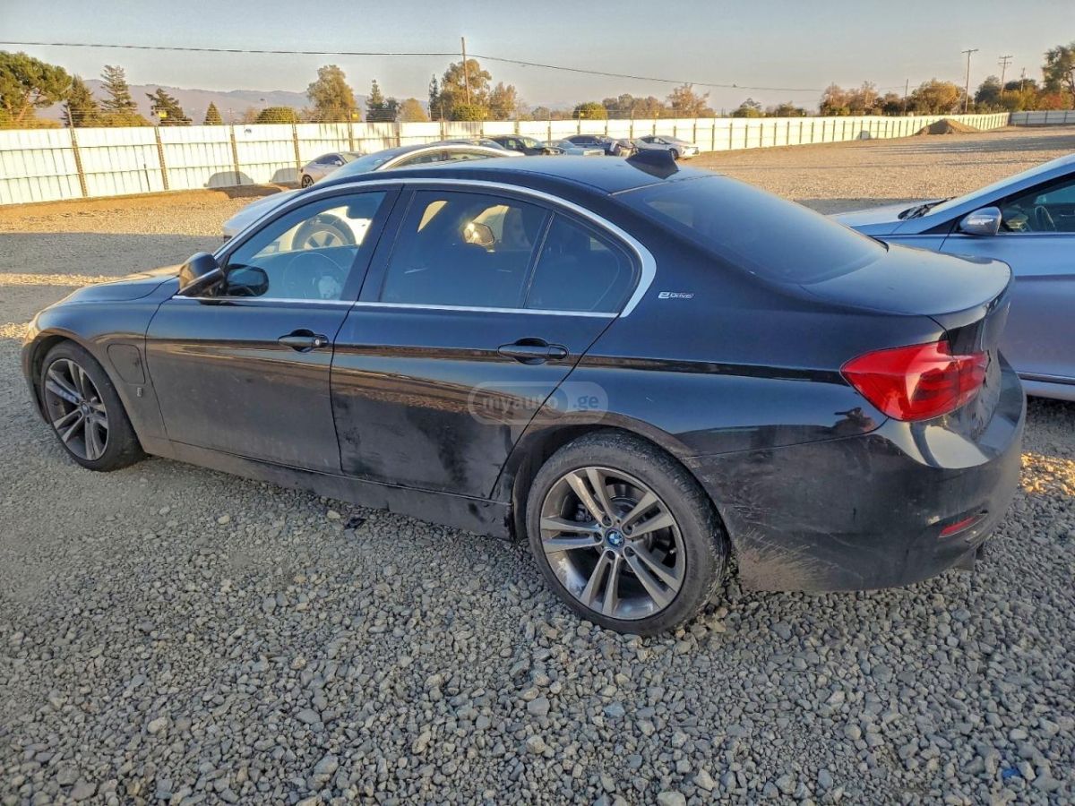 BMW 330 2018 — photo 2