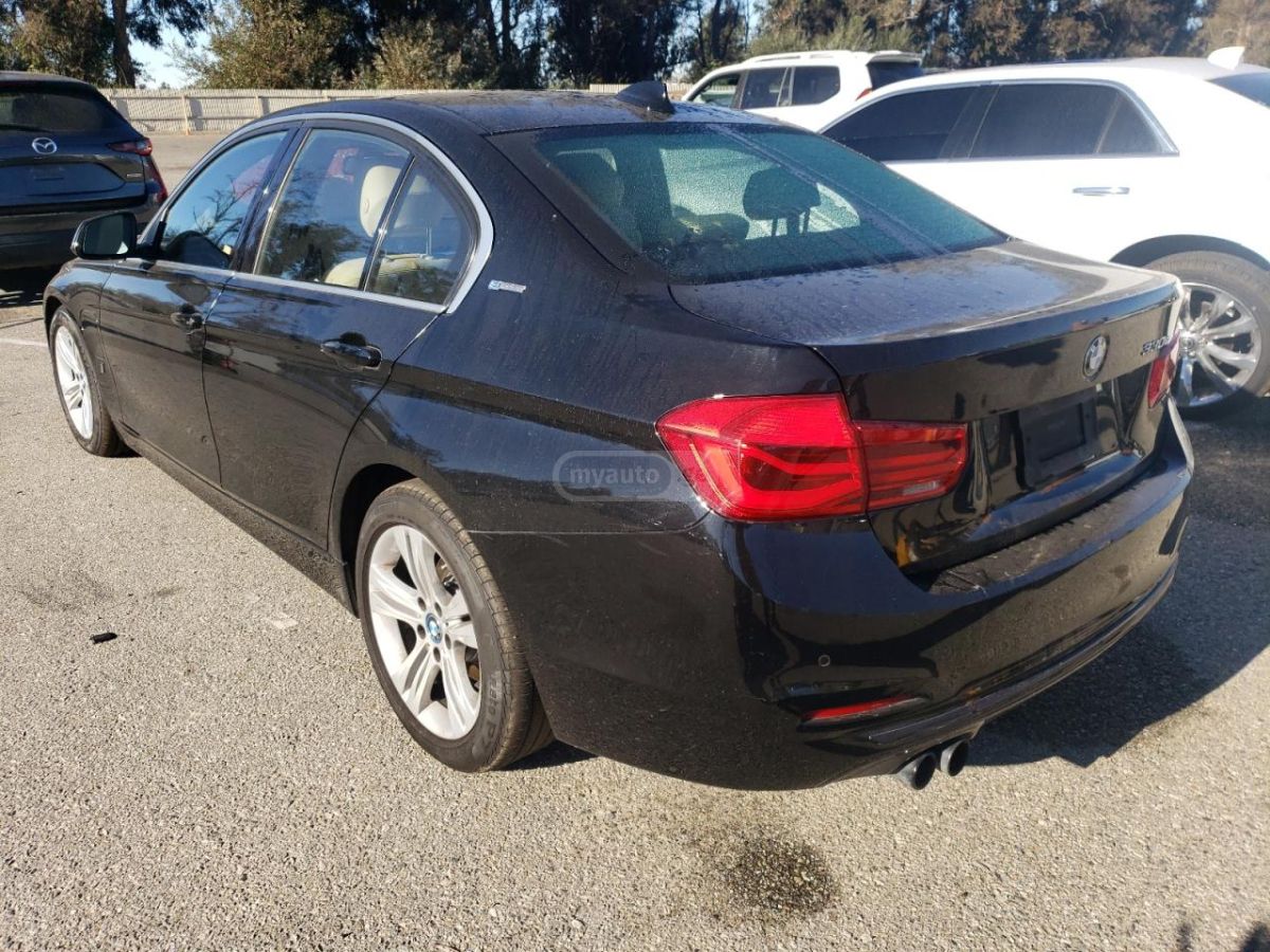 BMW 330 2018 — photo 2