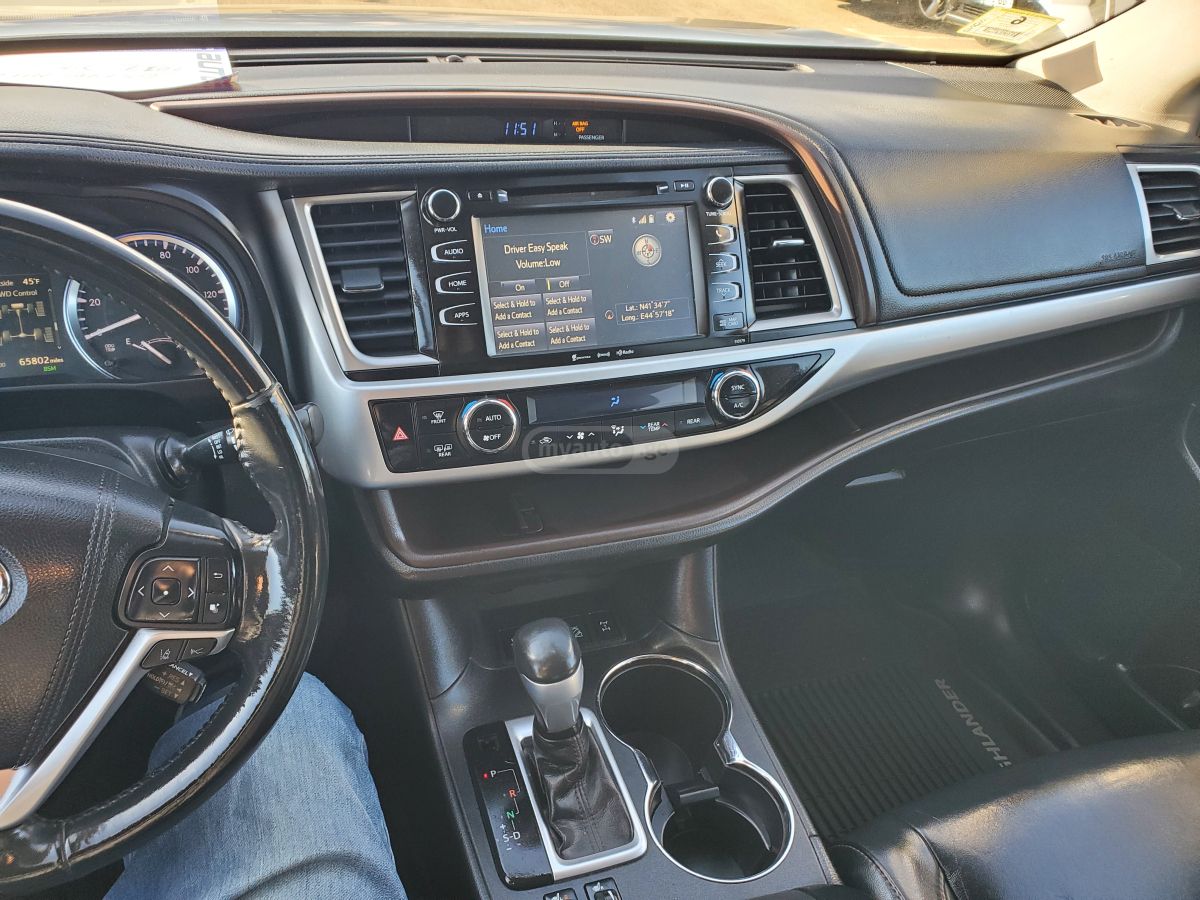 Toyota Highlander 2017 — photo 2