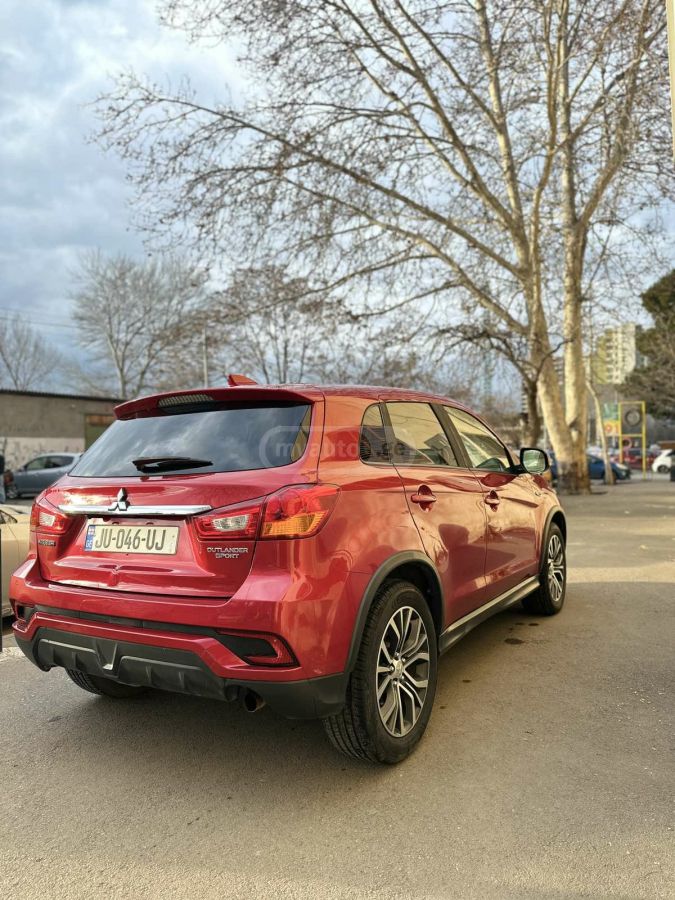 Mitsubishi Outlander 2019 — photo 2