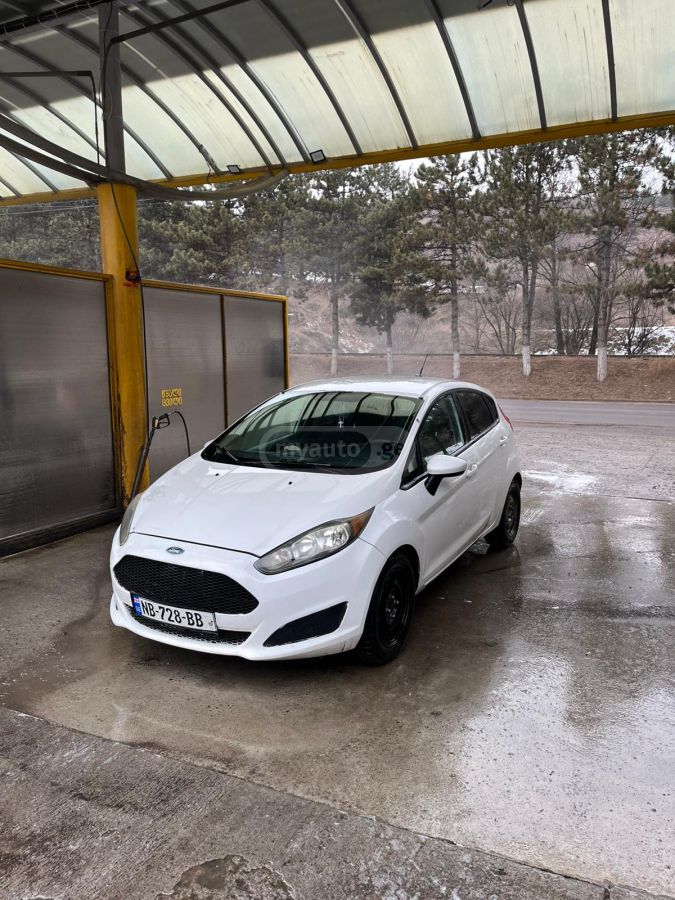 Ford Fiesta 2015 — photo 2