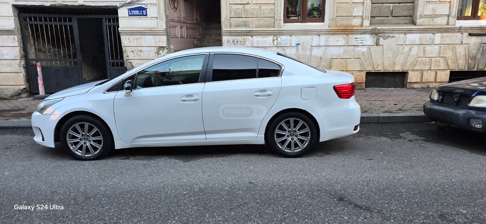 Toyota Avensis 2012 — photo 2
