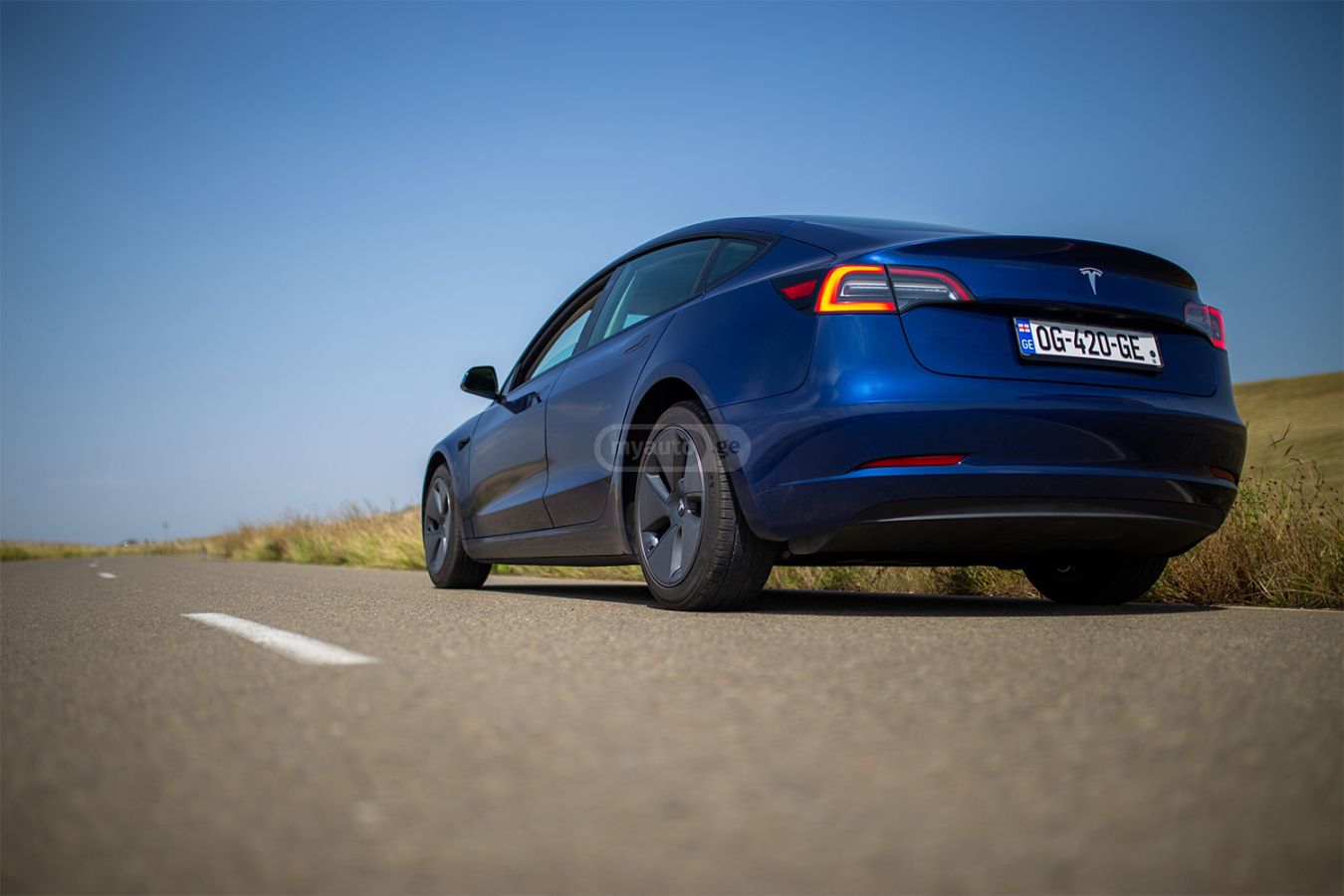Tesla Model 3 2023 — photo 2