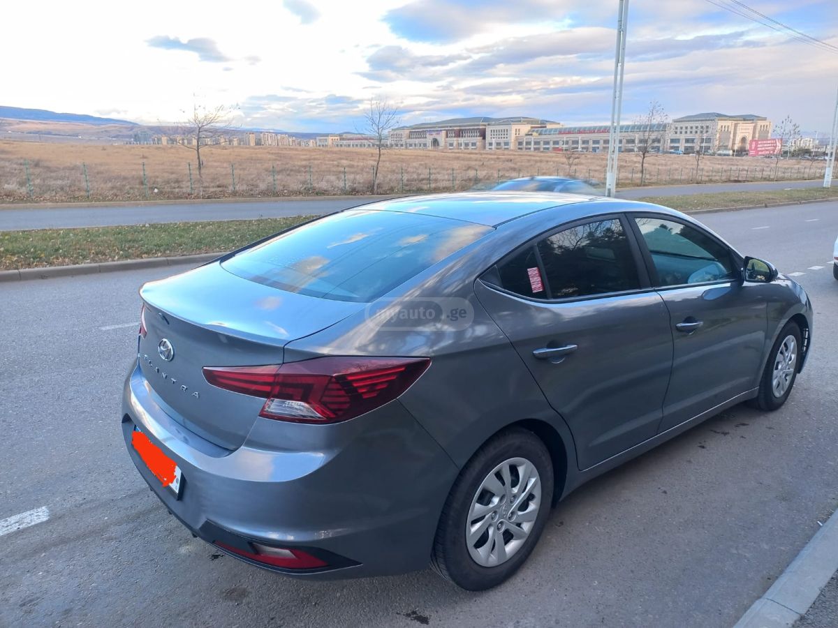 Hyundai Elantra 2019 — photo 2