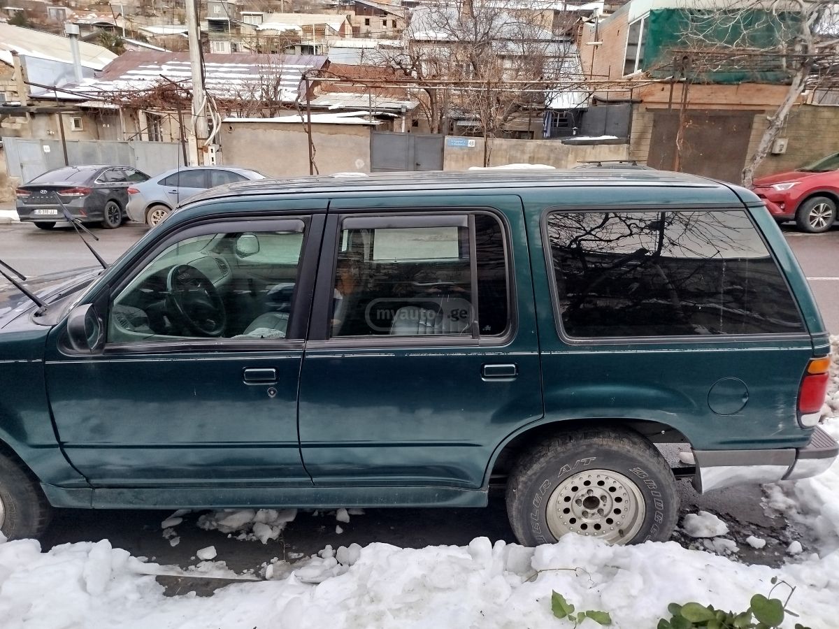 Ford Explorer 1996 — photo 2