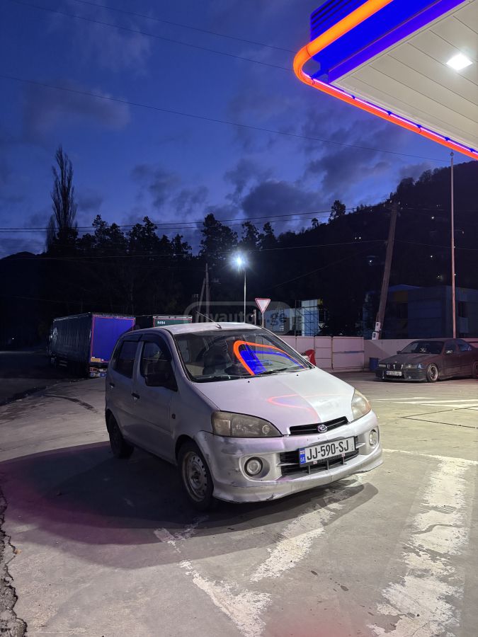 Daihatsu Sirion 2001 — photo 2