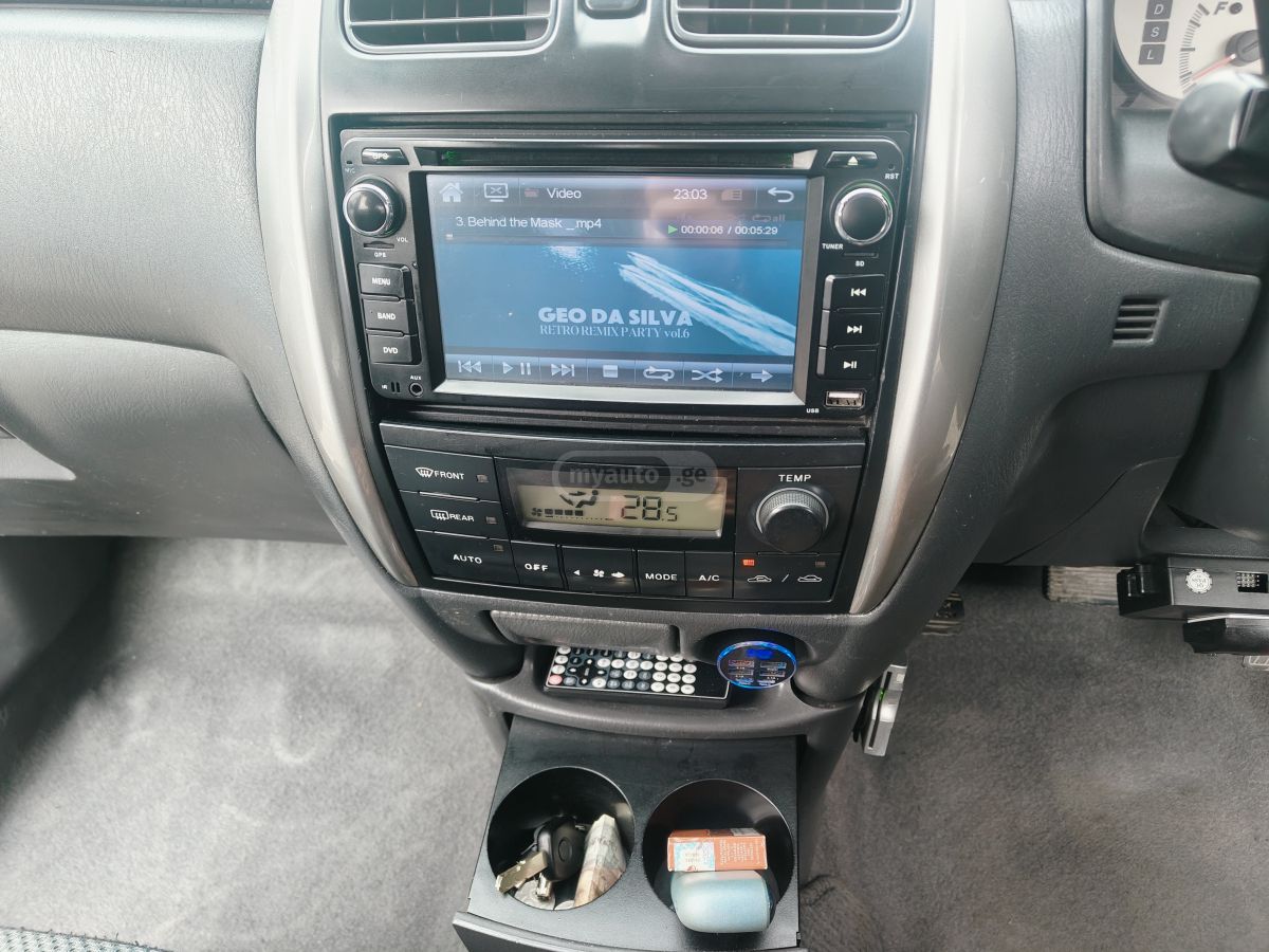 Mazda Premacy 2002 — photo 2