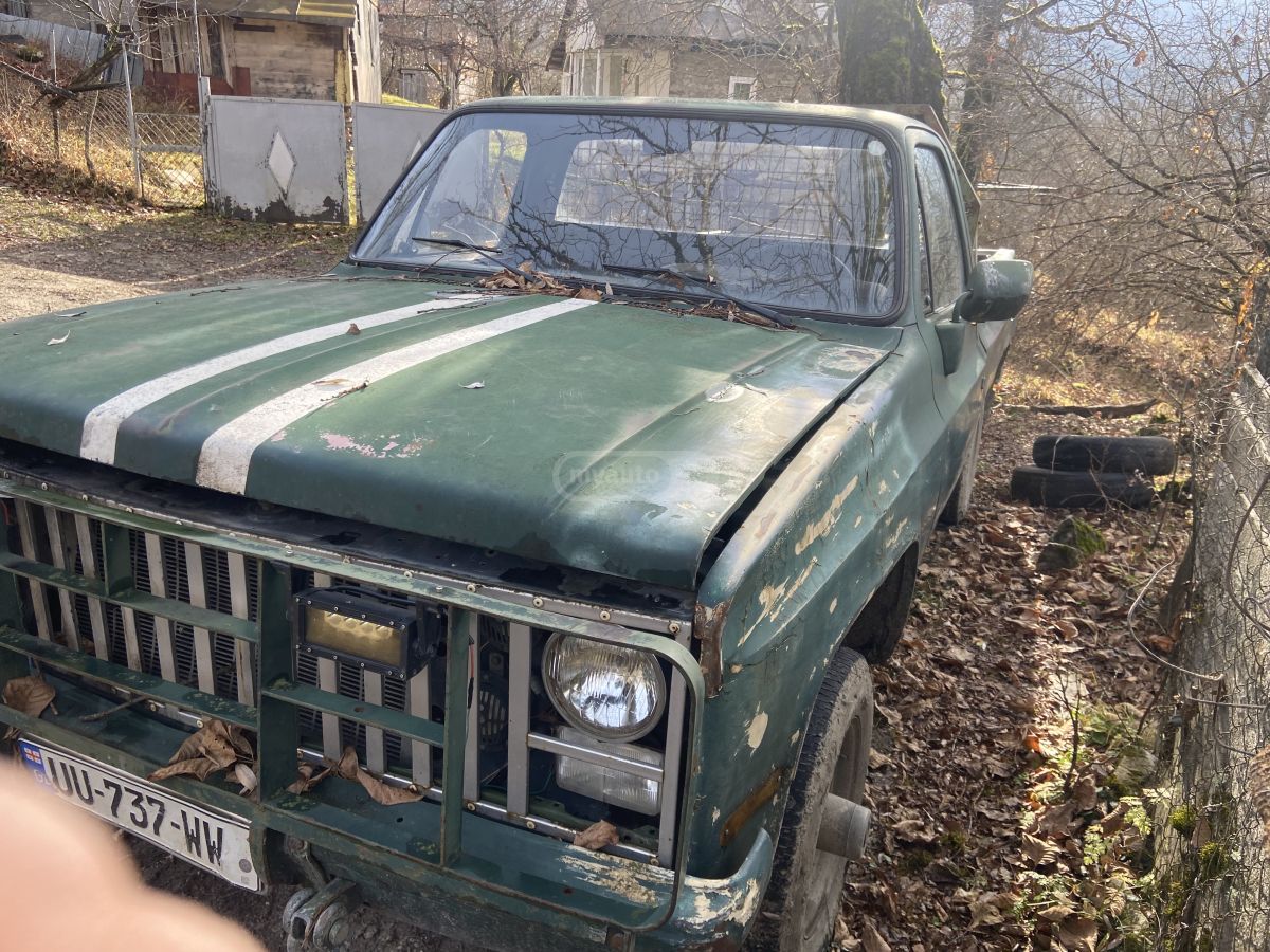 Chevrolet Suburban 1989 — photo 2