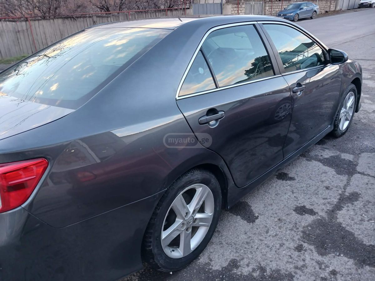 Toyota Camry 2013 — photo 2