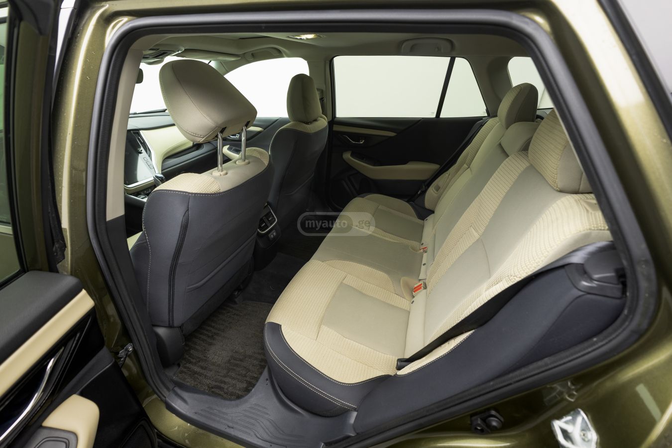 Subaru Outback 2022 — photo 2