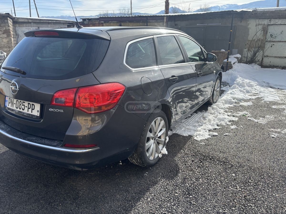 Opel Astra 2013 — photo 2