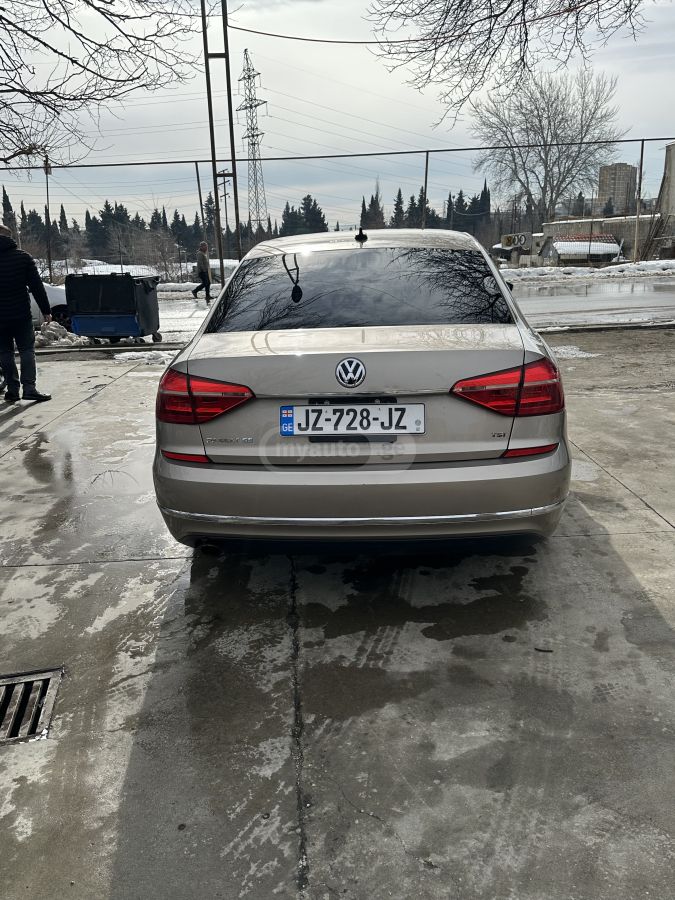 Volkswagen Passat 2015 — photo 2