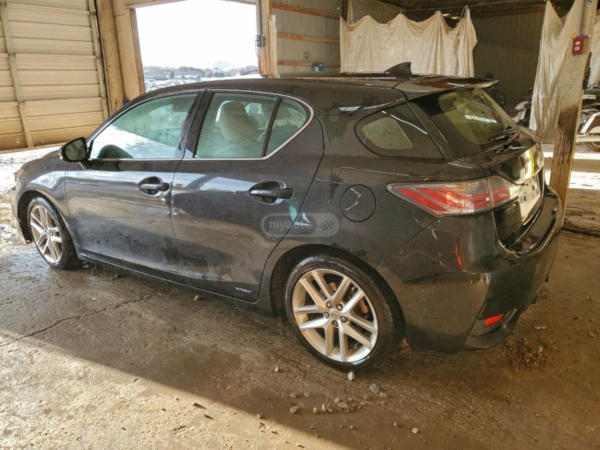 Lexus CT 200 h 2017 — photo 2